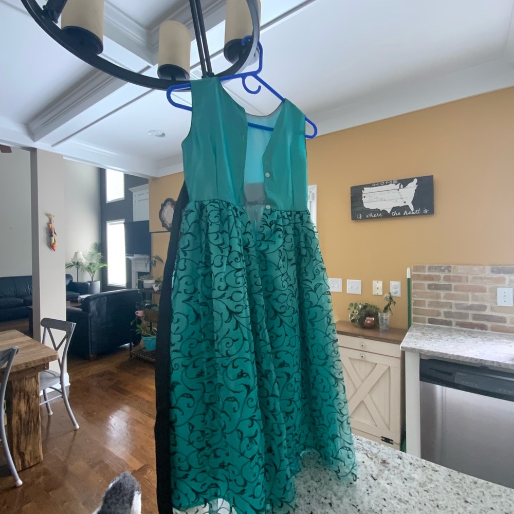 Girls Teal and black formal dress. Excellent used condition. Quality fabric.